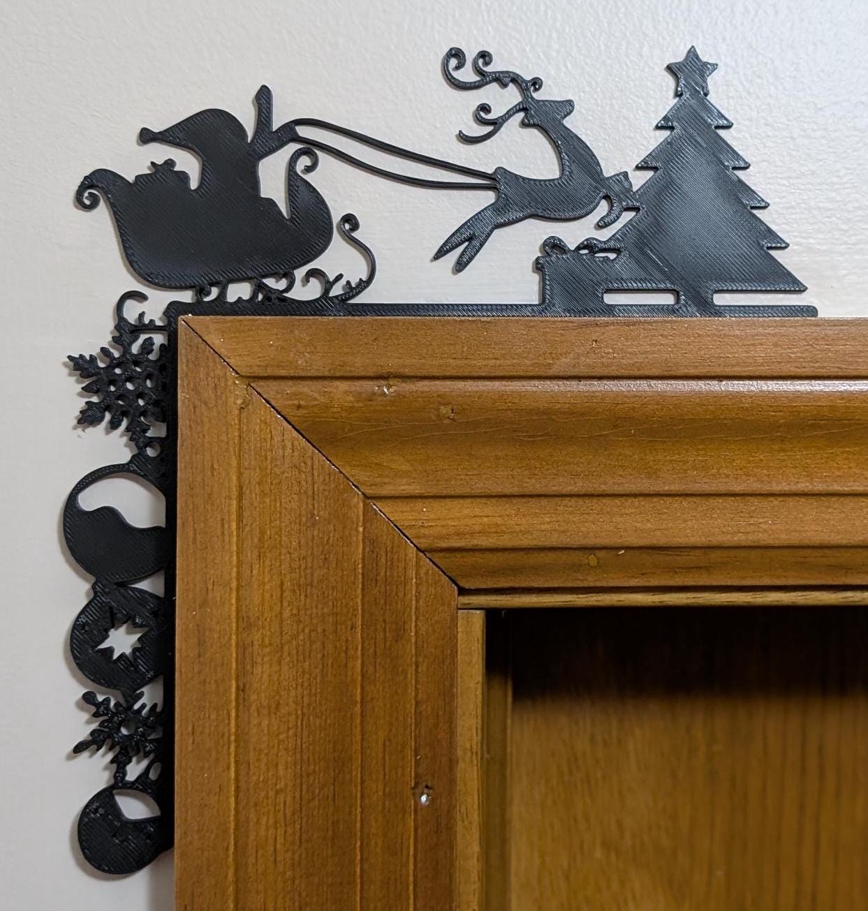 3D Printed Santa Sleigh Door Frame Decoration – Festive Winter Accent